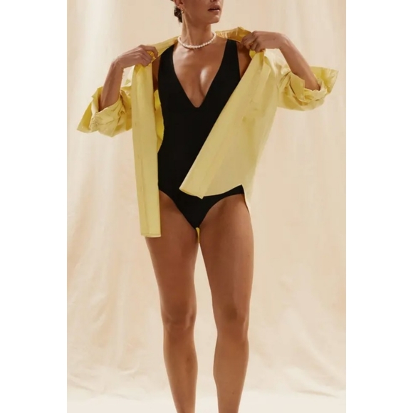 & Other Stories | V-Neck One Piece Swimsuit in Black Size 8 - Picture 7 of 8